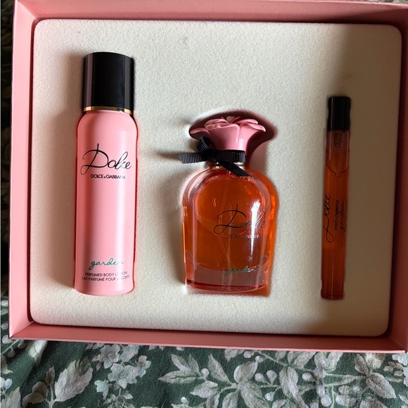 Dolce & Gabbana Garden Fragrance Trio. Lotion and purse are new in box. - Picture 3 of 6